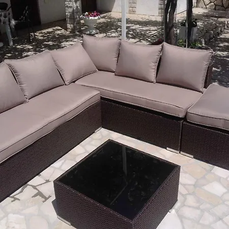 Apartament 6 *